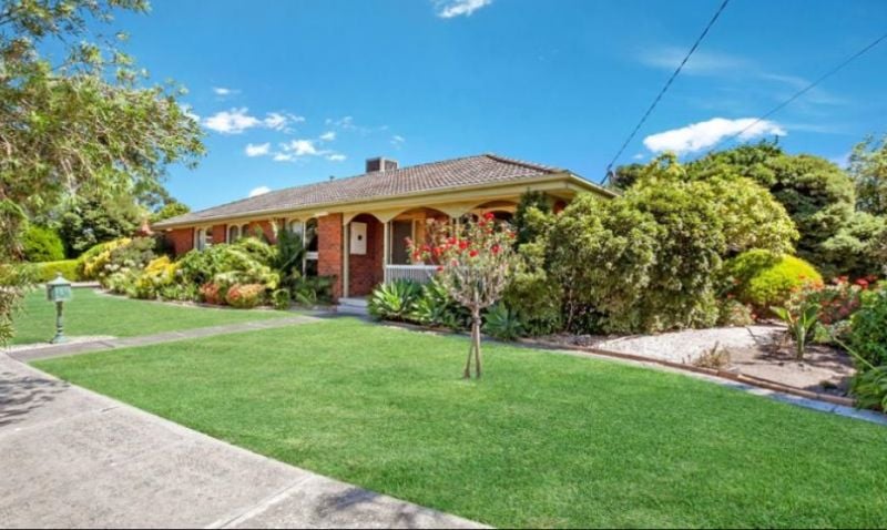 8 Milton Parade, Bundoora