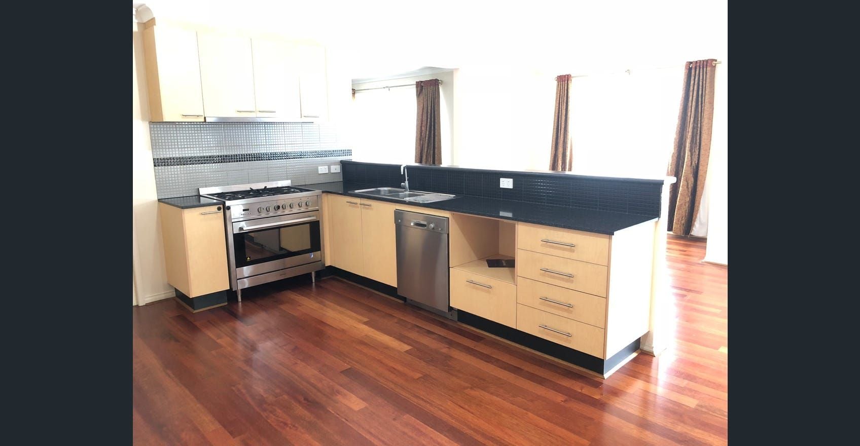 6 MONTH LEASE! LOVELY FAMILY HOME!!