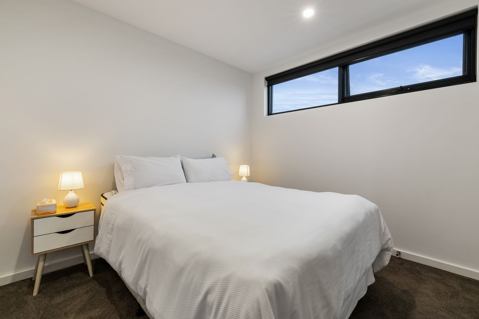 Spacious Bright 2 Bedroom Apartment