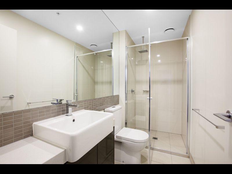 702/33 Clarke Street, Southbank - Thumbnail 6
