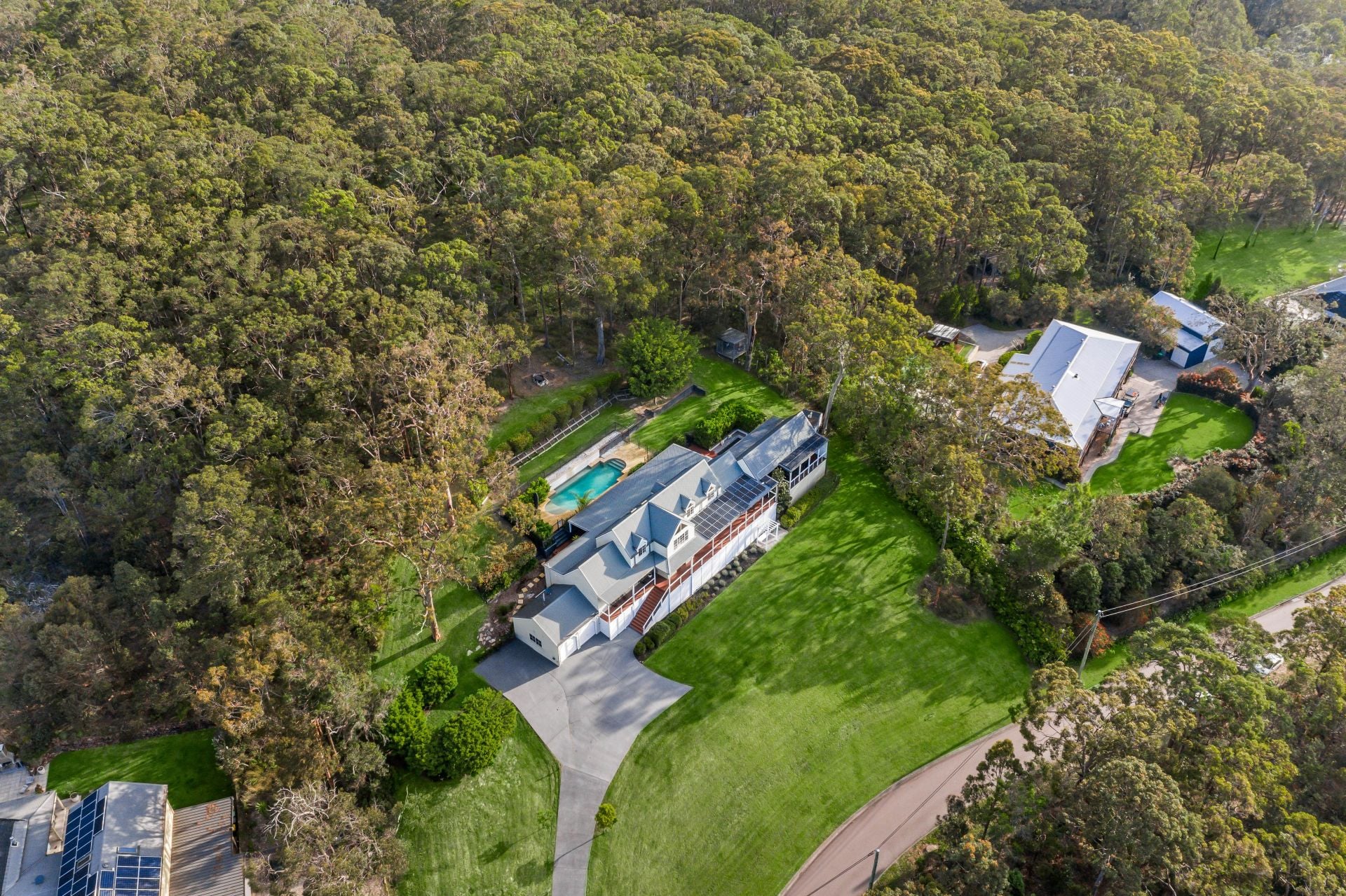 2.47 Acres of Entertainer's Dream Living by the Lake, 2.47 Acres Of Entertainer'S Dream Living By The Lake - Thumbnail 5