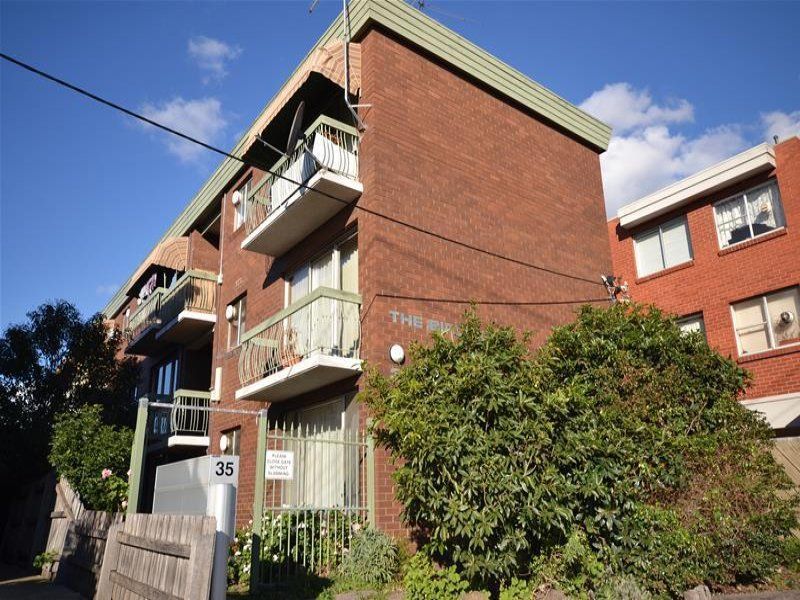 SECOND FLOOR BRUNSWICK APARTMENT