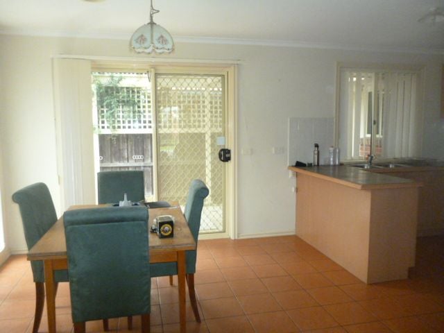 A MUST SEE! CENTRAL TO TRANSPORT, SCHOOLS AND SHOPPING CENTRES!
