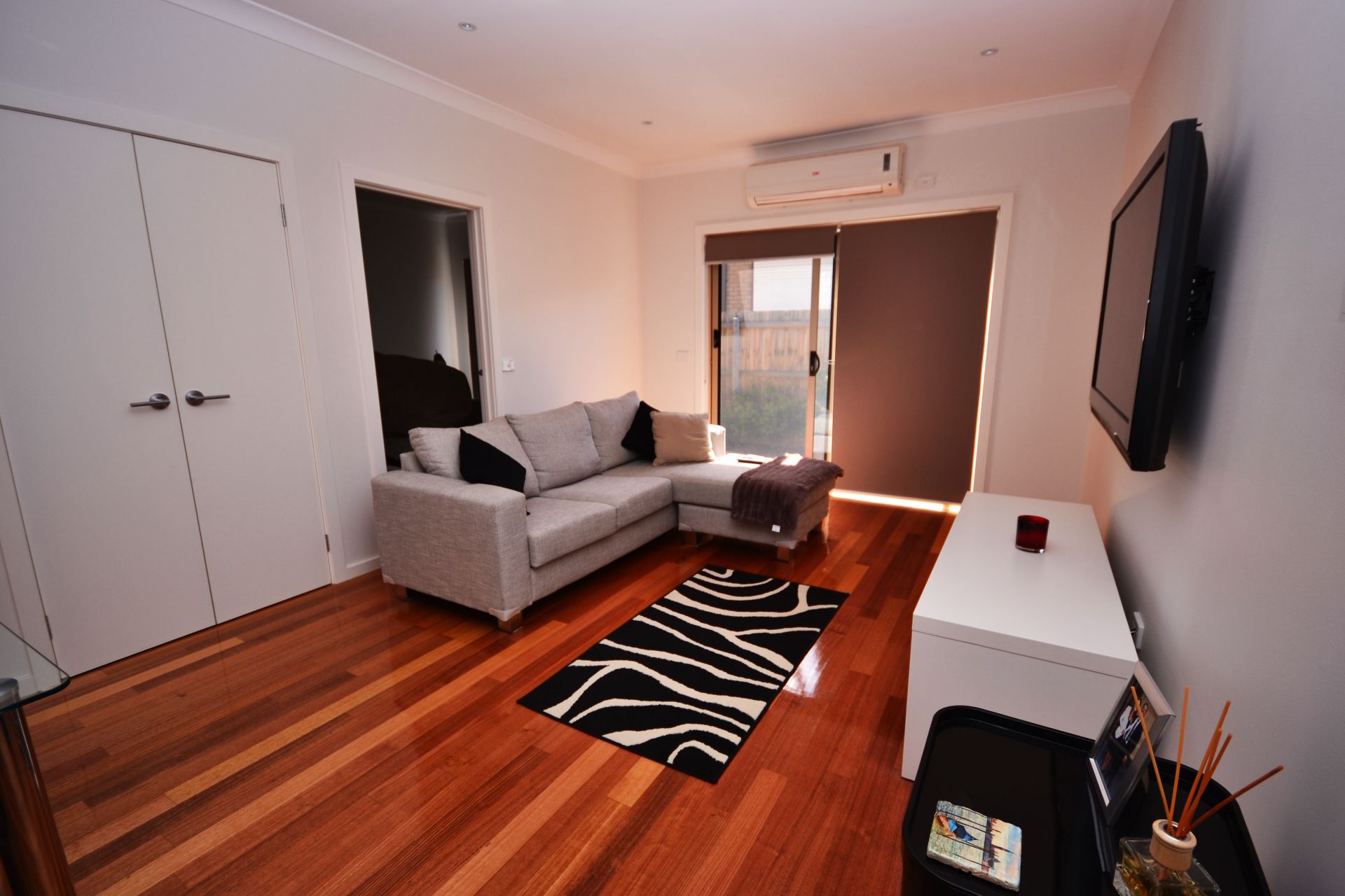 MODERN AND SUPERBLY LOCATED