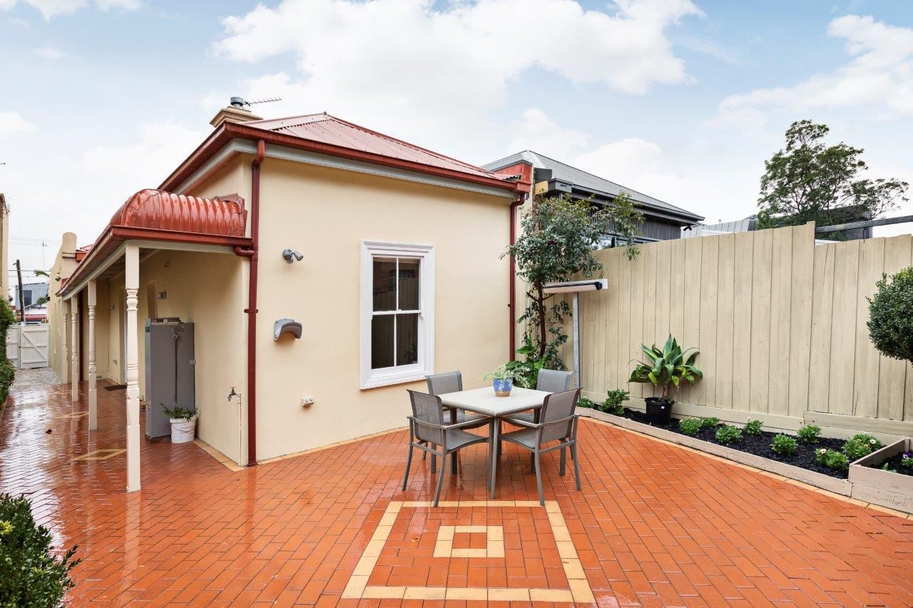 **Traditional Charm and Stylish Contemporary Elegance!**