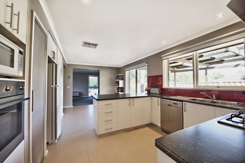 13 Witney Court, Bacchus Marsh - Thumbnail 5