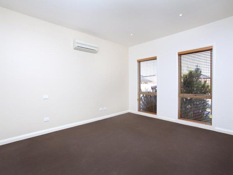 2 Ivan James Place, Caroline Springs - Thumbnail 7