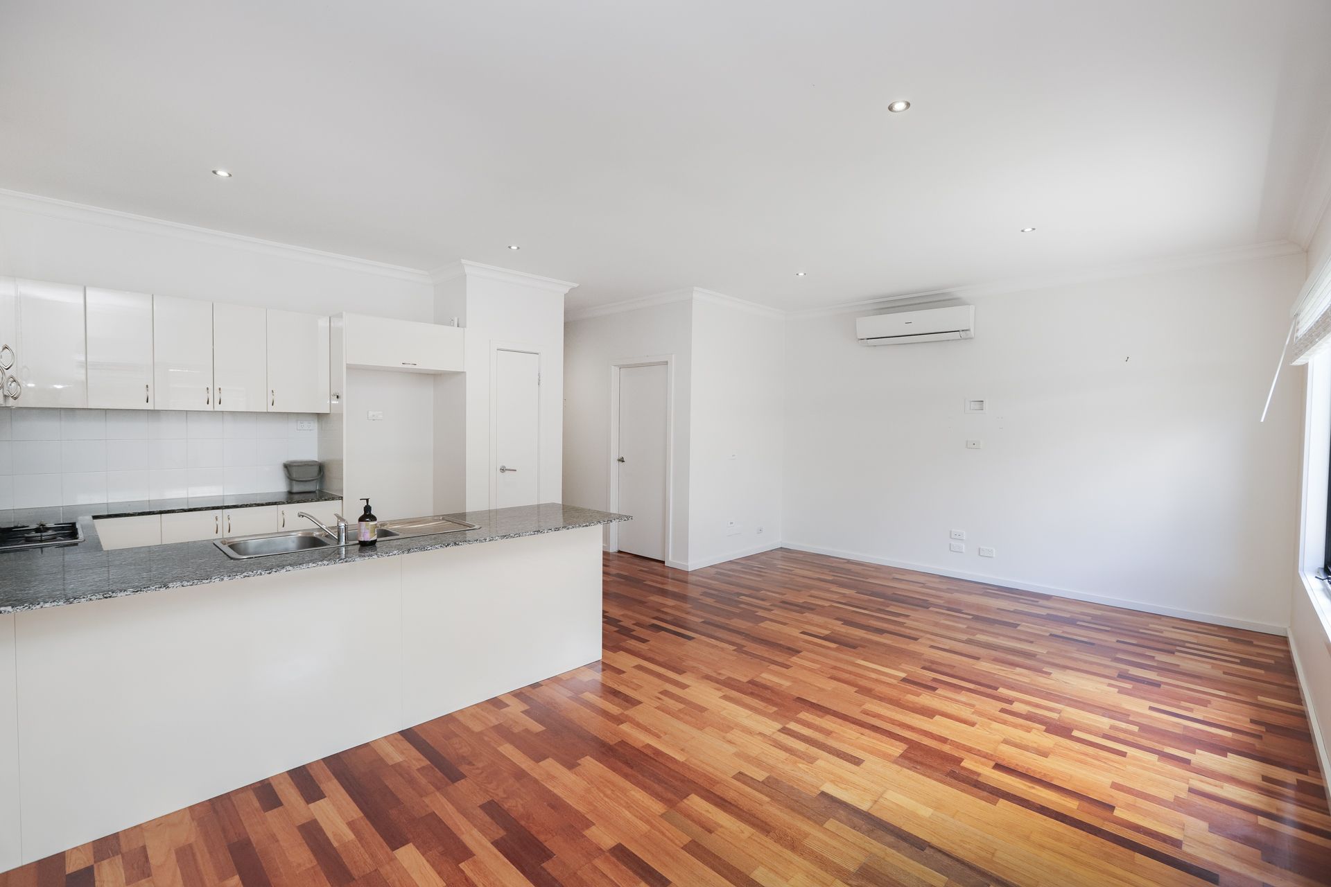 2/6 Baird Street Maidstone VIC, Maidstone - Thumbnail 6