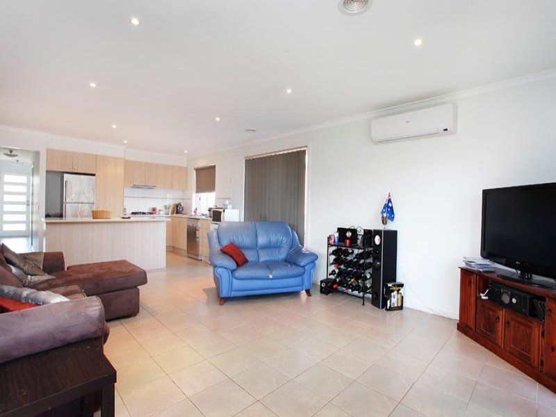 12 Bentley Drive, Deer Park - Thumbnail 4