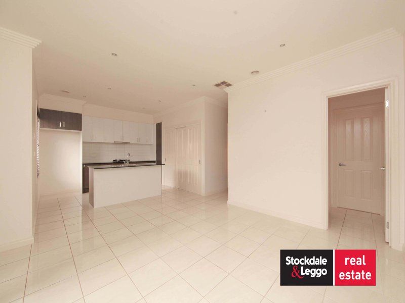 1/2 Leonie Close SOUTH MORANG, South Morang - Thumbnail 5