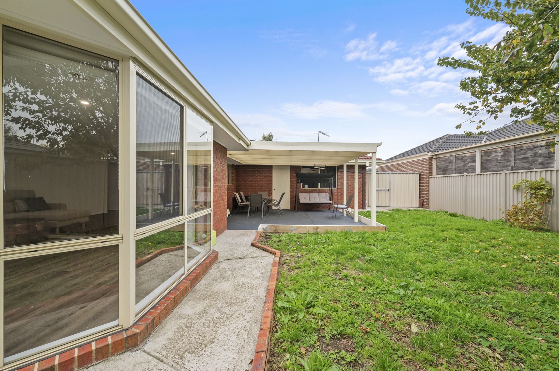 BEAUTIFUL FAMILY HOME- GREAT LOCATION