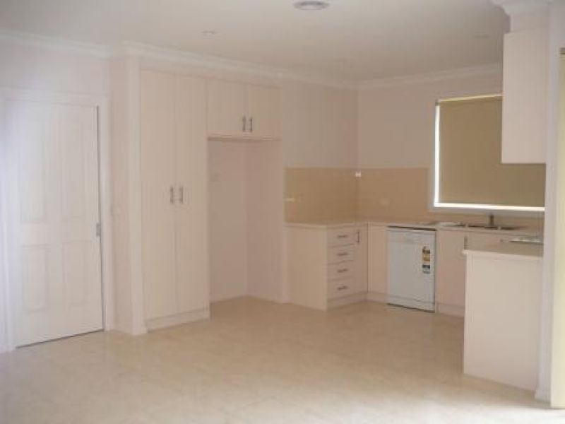2/15 Huxtable Avenue, Altona North - Thumbnail 4