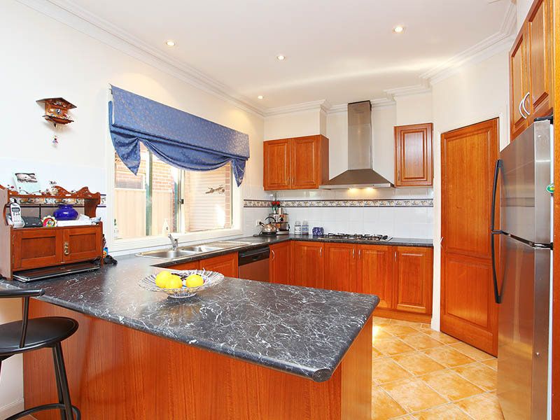 2 Springfield Close, Caroline Springs - Thumbnail 3