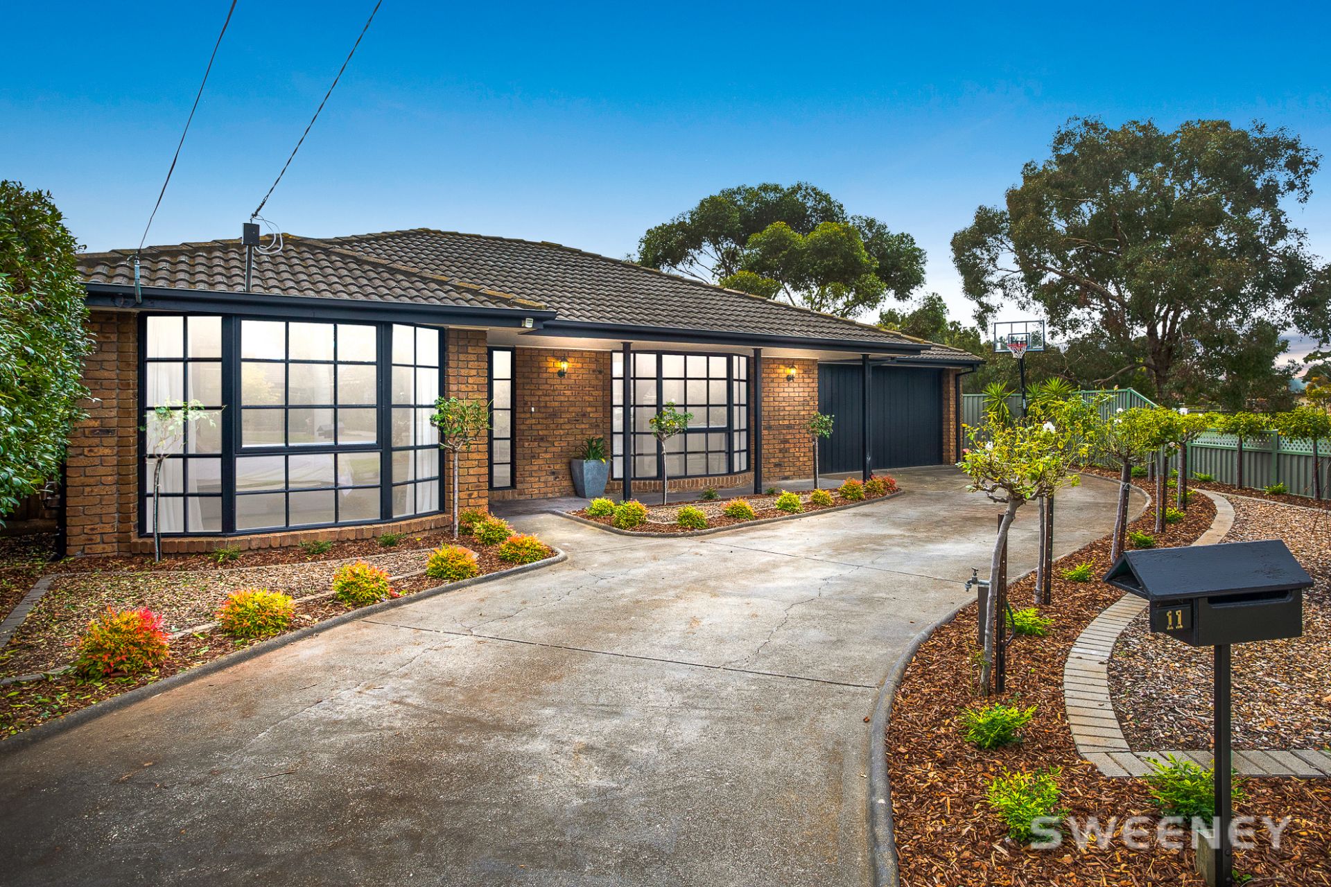 11 Leake Court, Altona Meadows - Thumbnail 2