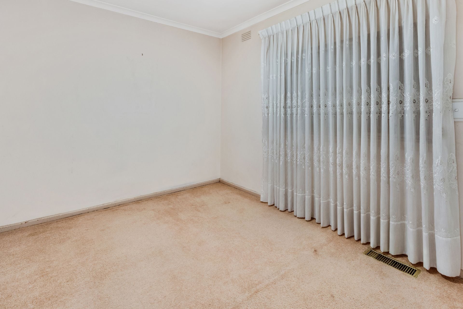 HUGE BUNGALOW INCLUDED