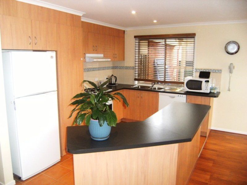 25 Charlesworth Crescent, Burnside - Thumbnail 3
