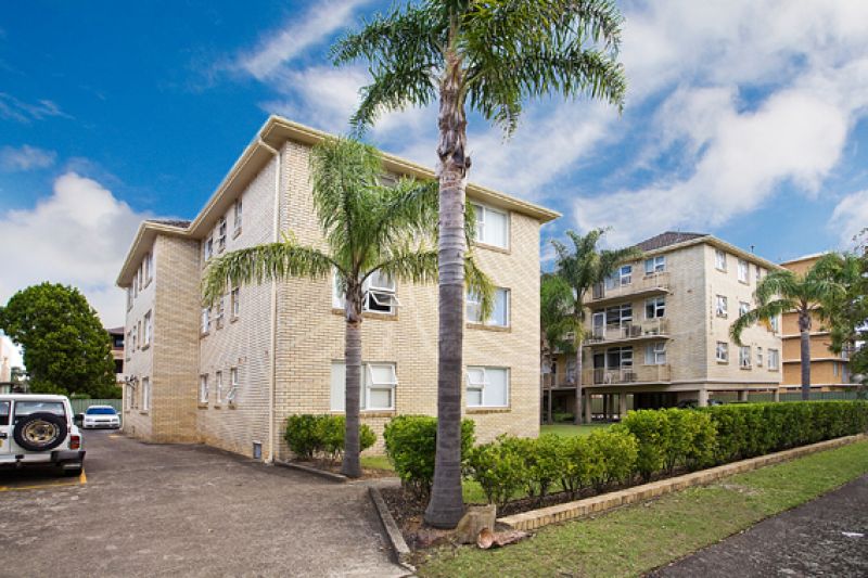 5/8-12 Giddings Ave