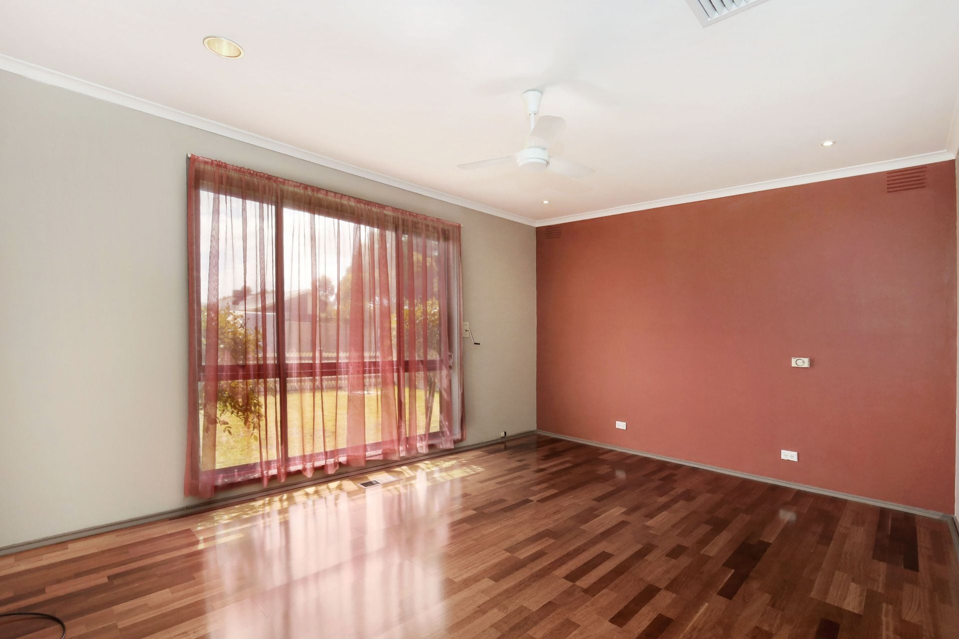BRIGHT & LOVELY 3 BEDROOM HOME