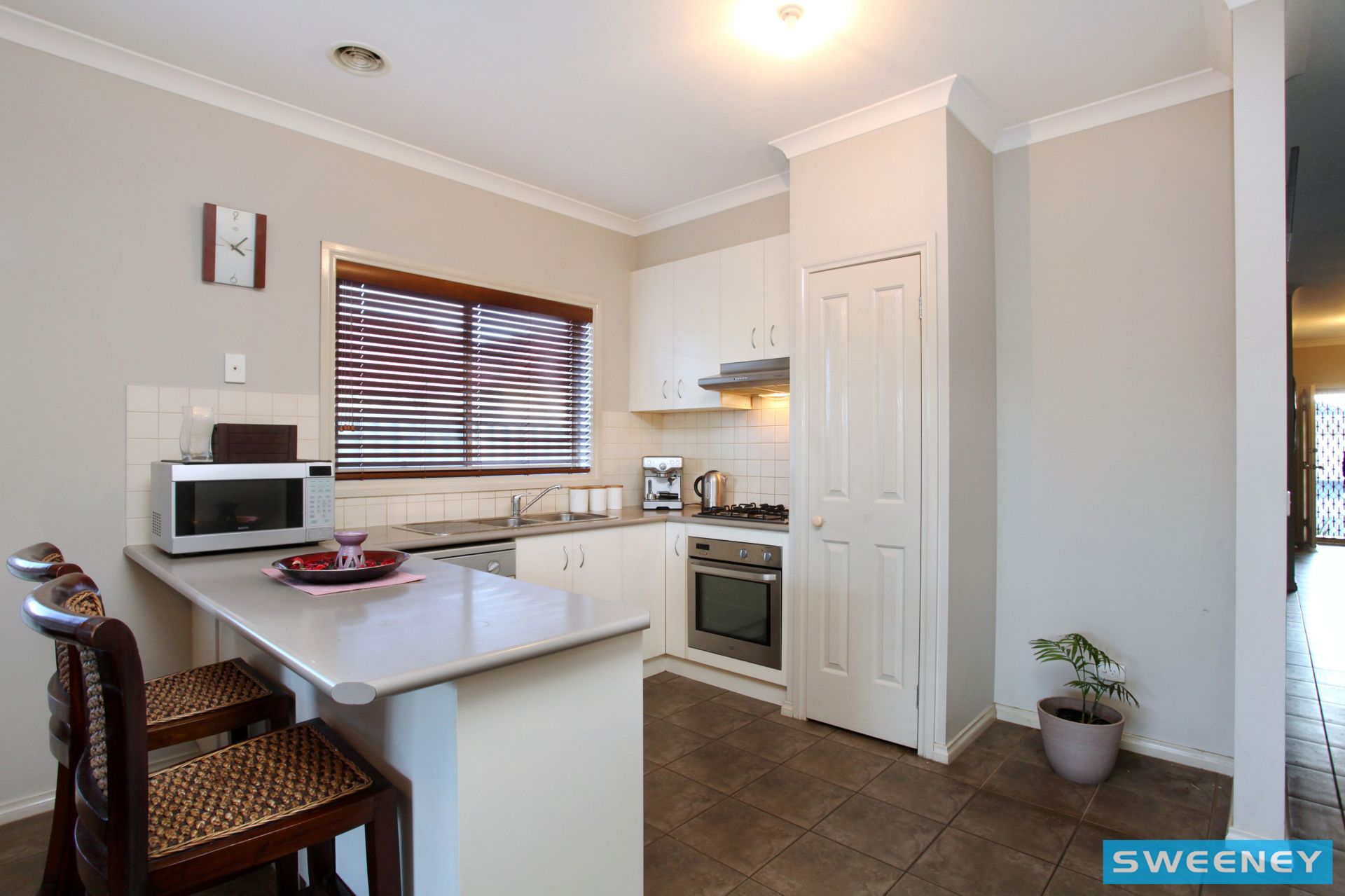 28 Barringo Way, Caroline Springs - Thumbnail 3