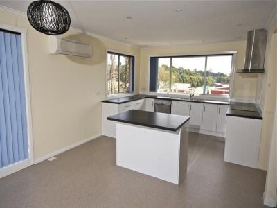 3
 
 
 
  
 
 
 1
 
 
 
  
 
 
 4
 
 
 
 
 
 
 
 22 Lapthorne Close, DON TAS 7310, Don - Thumbnail 3