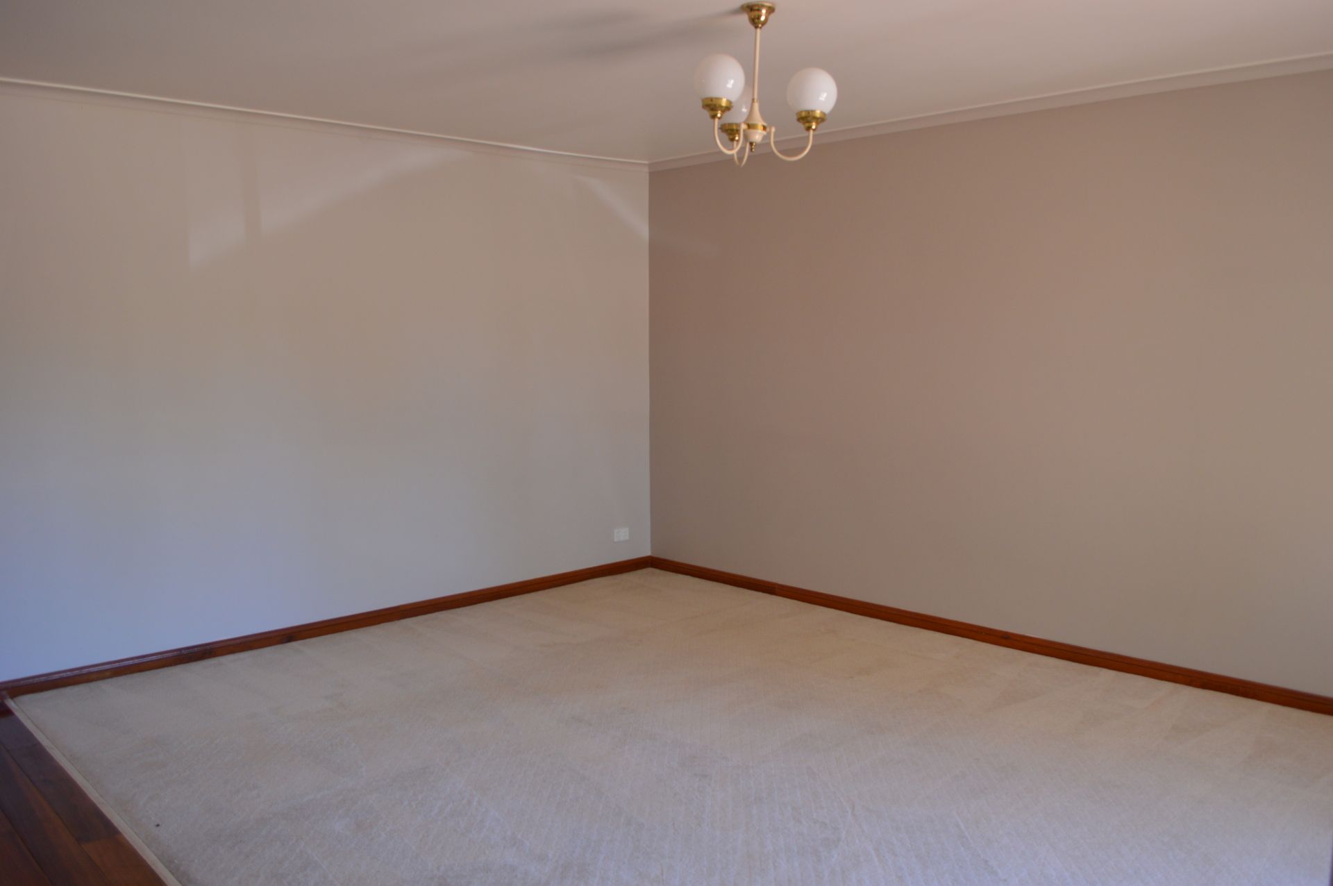 SUPERBLY LOCATED FOUR BEDROOM FAMILY HOME   *Insp Thu 22nd Mar @ 4:40pm & Sat 24th Mar @ 10:05am*