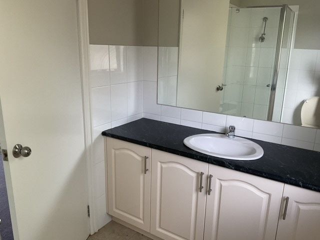 **Modern Townhouse and in a Fabulous Location**