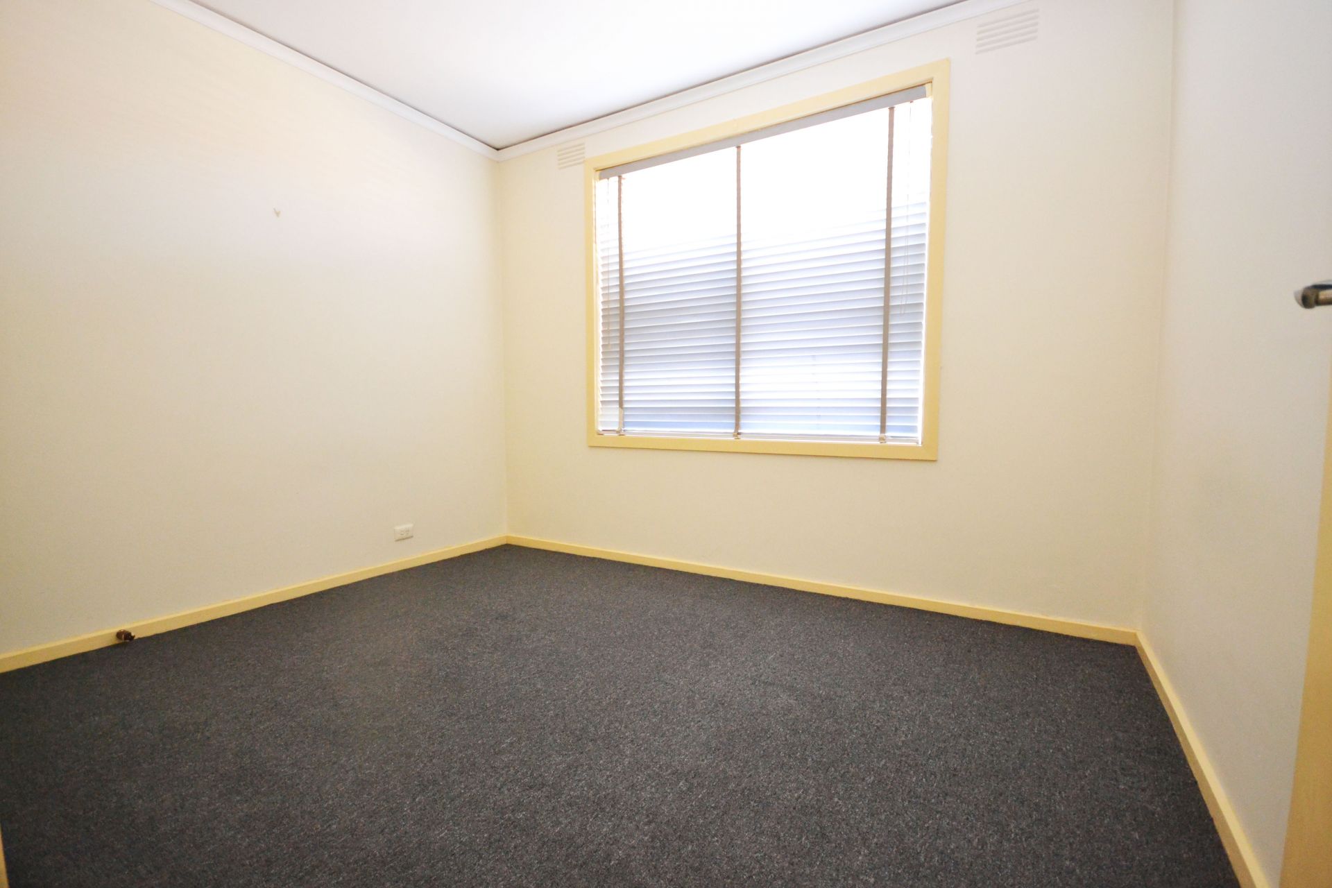 FABULOUS LOCATION & PRICED TO PLEASE