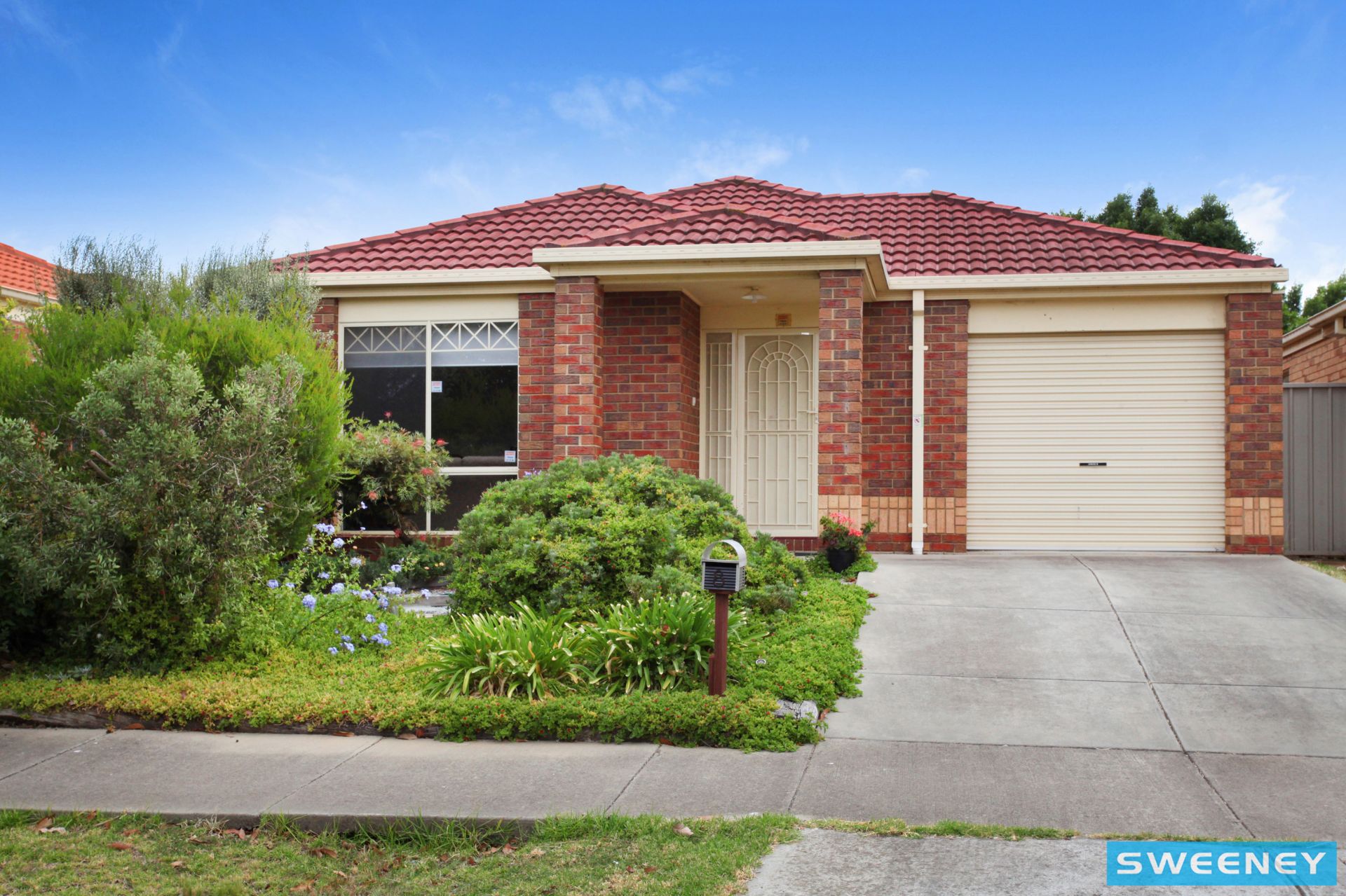 8 Springfield Close, Caroline Springs - Thumbnail 2