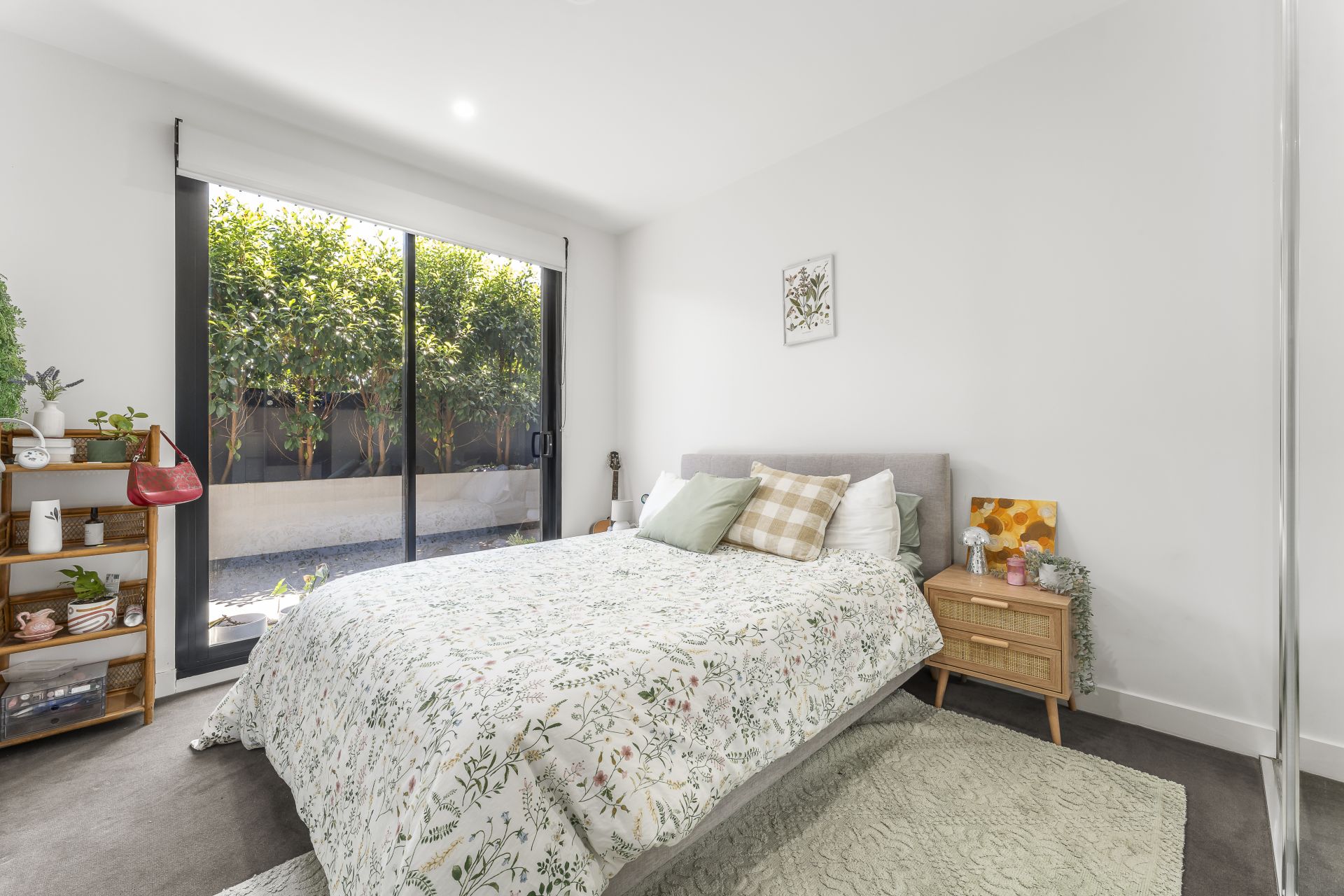 Luxurious Ground Floor Oasis: Prime Location, Elegant Living
