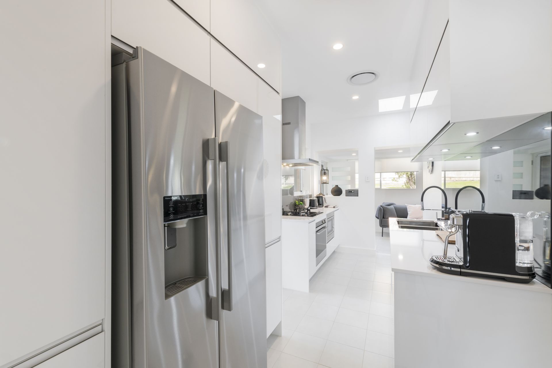 Low Maintenance & Beautifully Renovated on East Side Corner Block with R3 Zoning, Low Maintenance & Beautifully Renovated On East Side Corner Block With R3 Zoning - Thumbnail 7