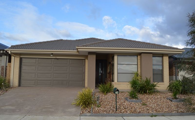 STYLISH HOME, SUPERB LOCATION!