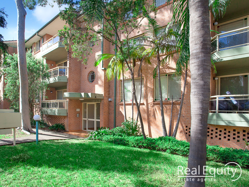 Real Estate For Lease 9/6 Mead Drive Chipping Norton , NSW