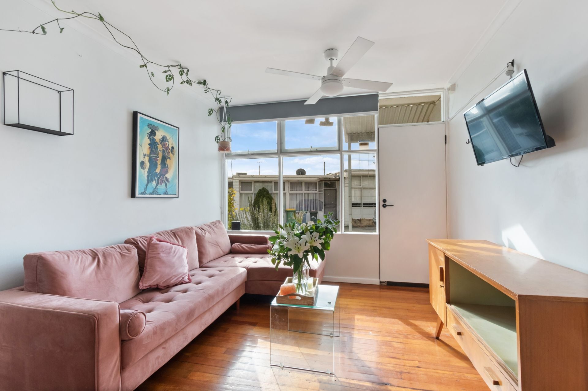 Well Presented unit close to all Amenities