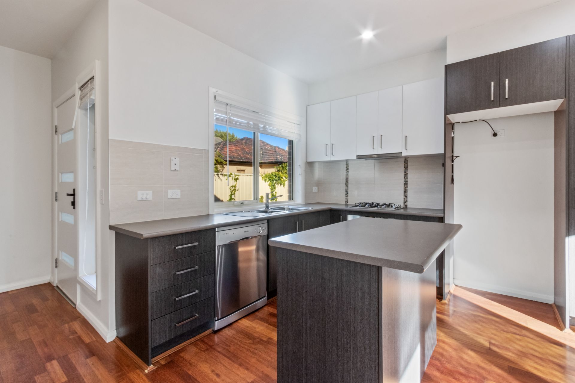 Modern unit in prime location