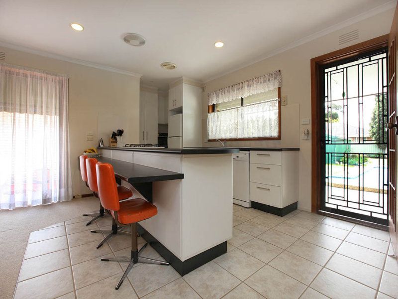 8 Robin Street, Altona - Thumbnail 5