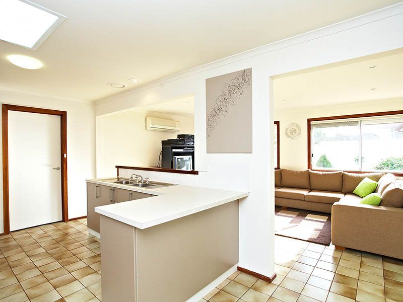 27 Roach Drive, ALTONA MEADOWS, Altona Meadows - Thumbnail 3
