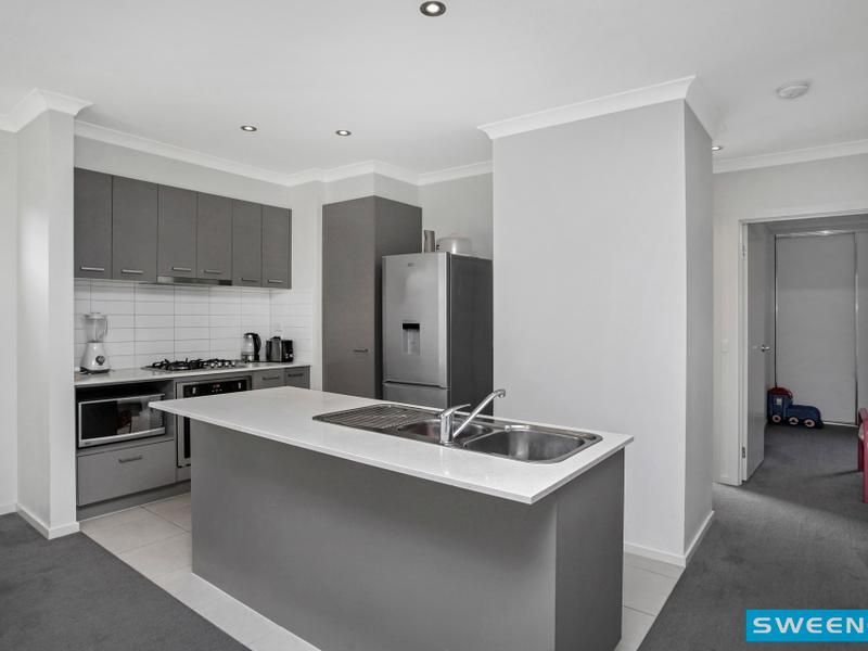 22/8 The Crossing, Caroline Springs - Thumbnail 4