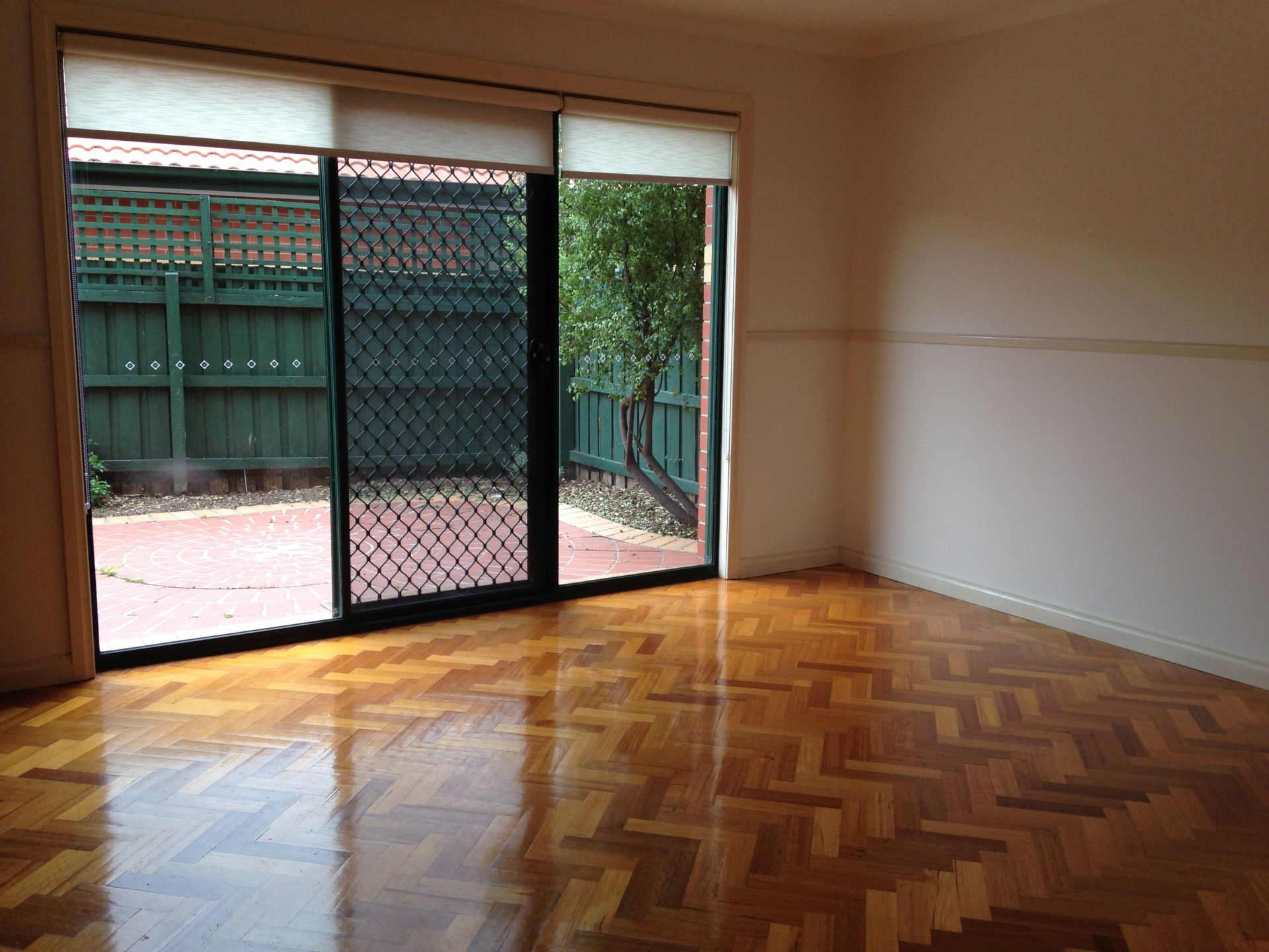 WELL MAINTAINED MODERN HOME!