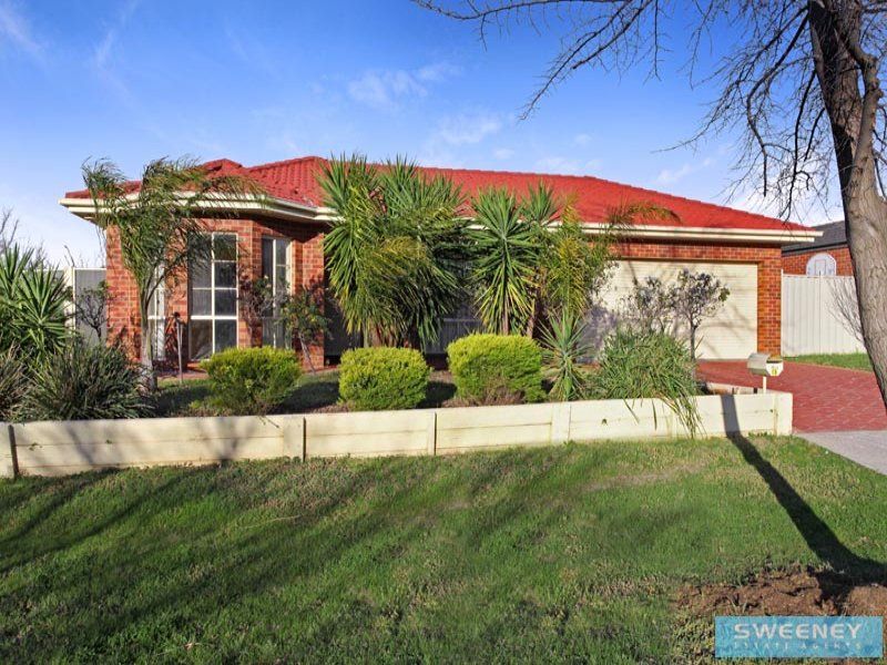 18 Claretown Avenue, Caroline Springs - Thumbnail 2