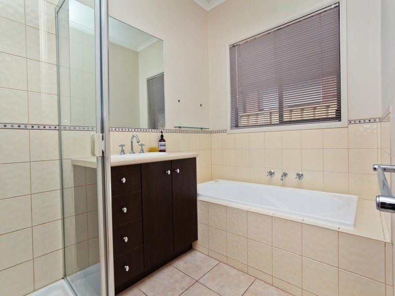 7 Dendy Street, Caroline Springs - Thumbnail 7