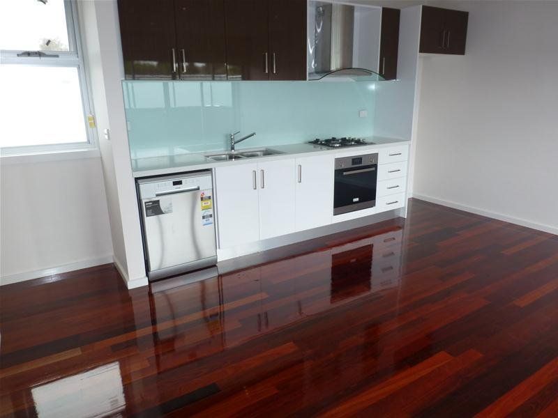 Perfectly presented townhouse available now!