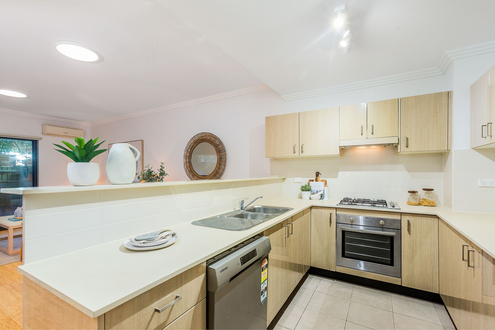 Real Estate For Lease 2/210 Hawkesbury Avenue Dee Why , NSW