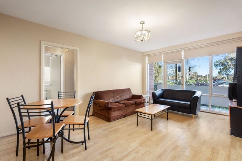 1/80 Queens Road, Melbourne - Thumbnail 2