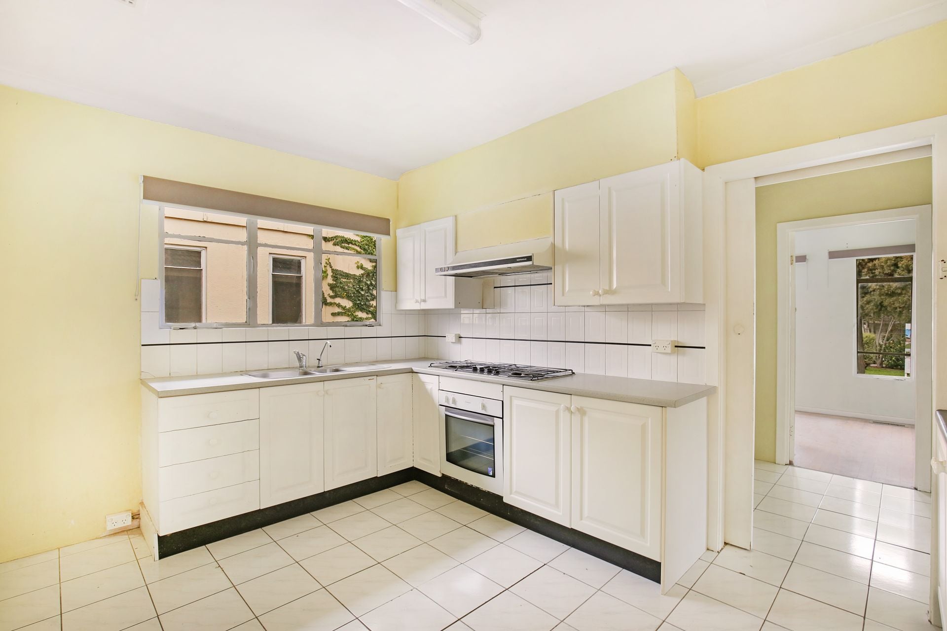 3 Bedroom - Perfect Location - Close to everything !