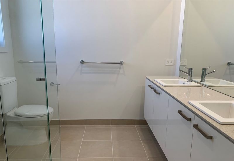 8 Regatta Drive, Craigieburn