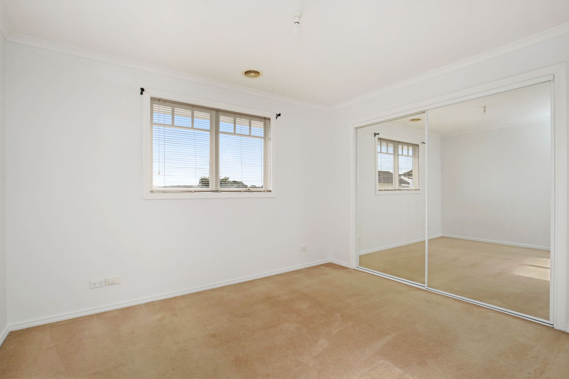 EASY WALK TO ALL AMENITIES!   *Insp Wed 22nd Nov @ 4:40pm*