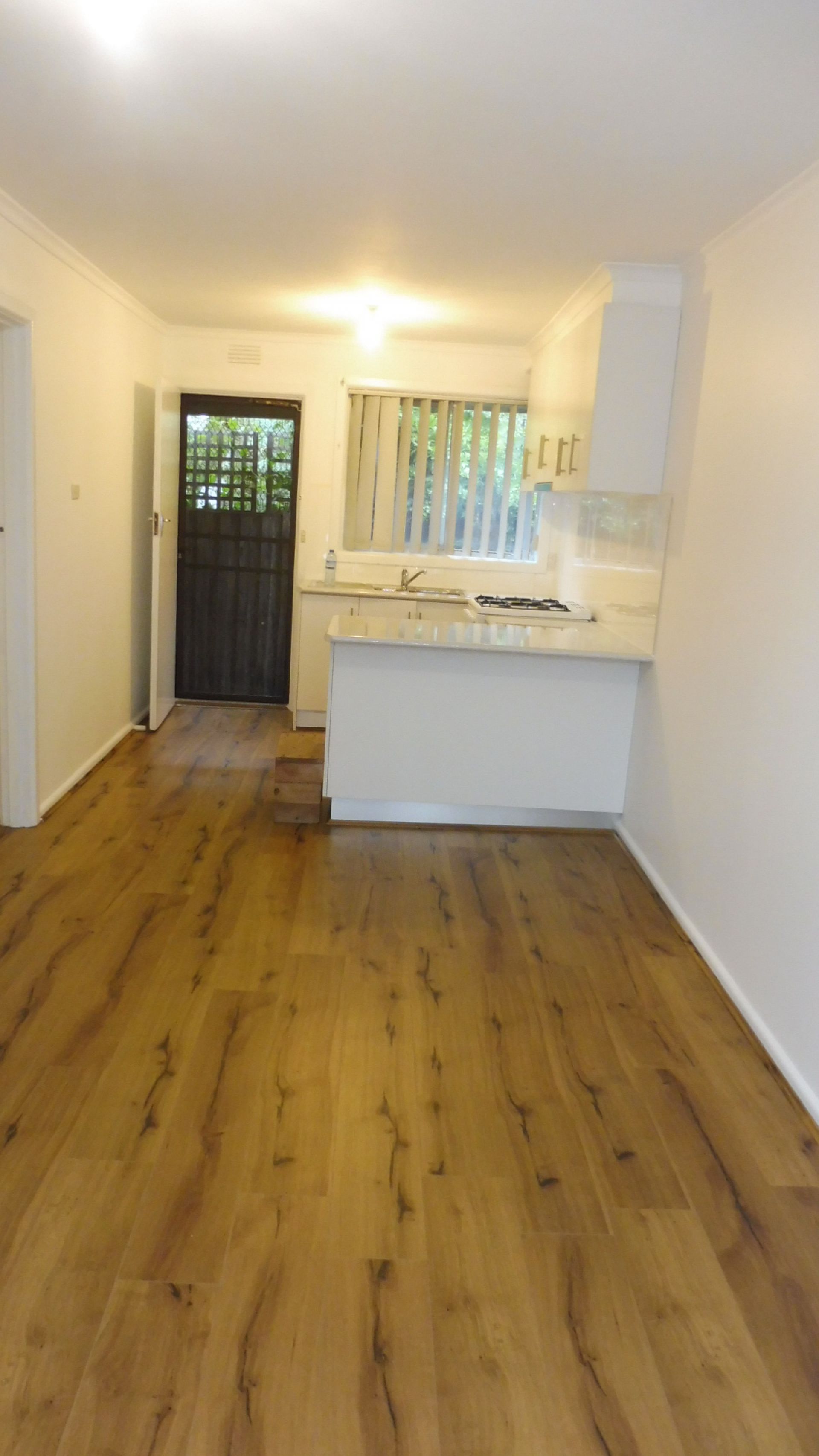 CONVENIENTLY LOCATED, 2 BEDROOM UNIT