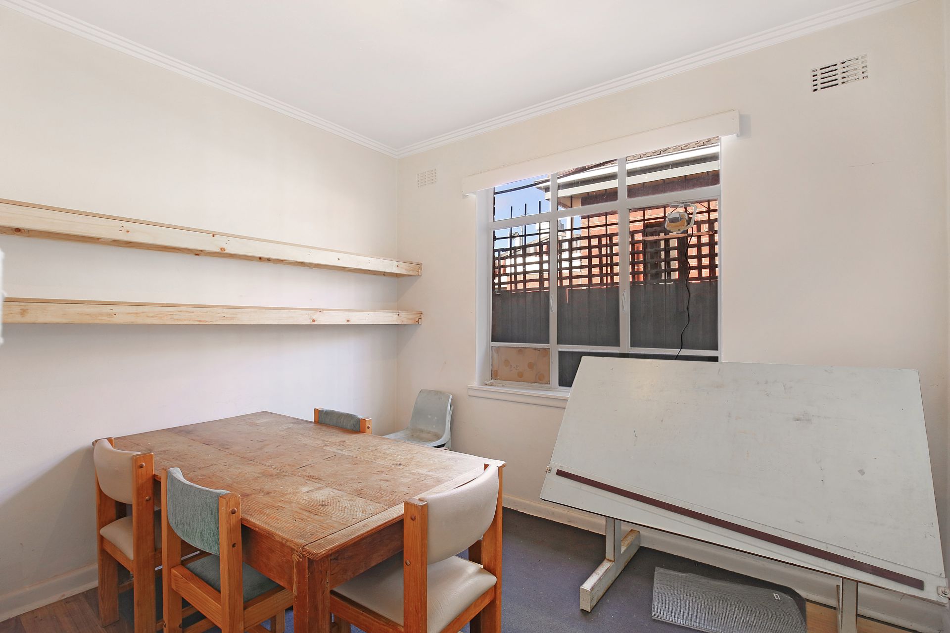 WELL PRICED AND POSITIONED SHOP