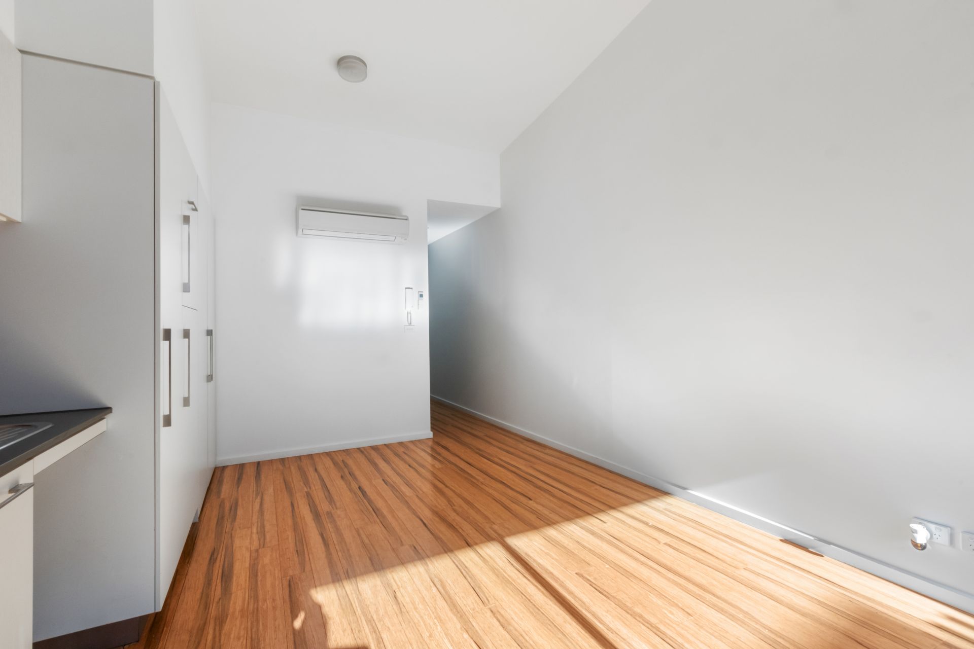 Stunning light filled 1st Floor Apartment!