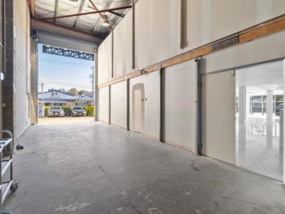 VERSATILE OFFICE/SHOWROOM/WAREHOUSE ON PROMINENT CORNER